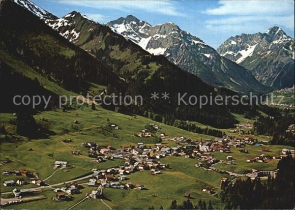 Riezlern Kleinwalsertal Vorarlberg Blick auf Hirschegg Elferkogel Zwölferk