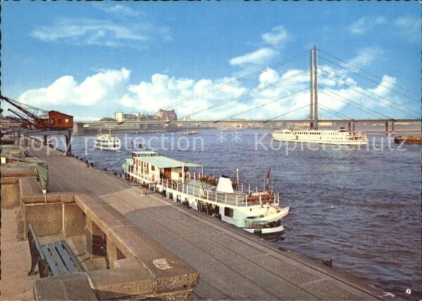 Duesseldorf Rheinkniebrücke