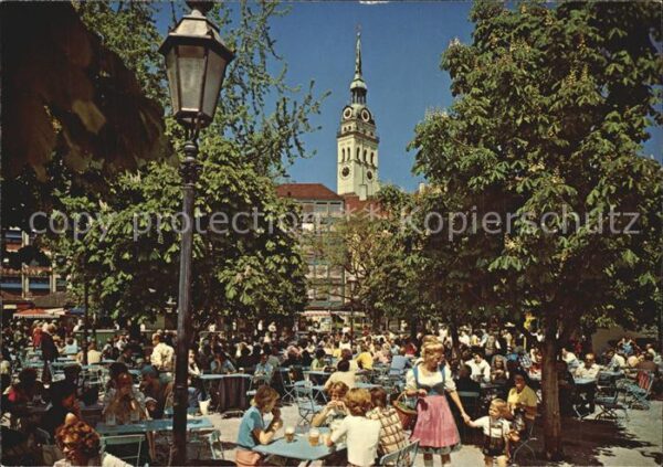 Muenchen Biergarten Viktualienmarkt Pfarrkirche