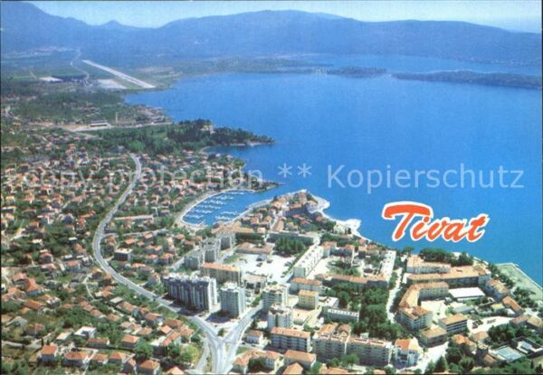 Tivat Fliegeraufnahme mit Hafen