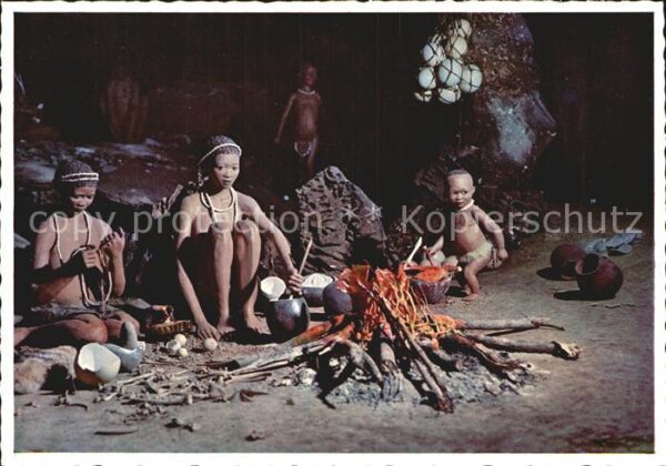 Hoehlen Caves Grottes Bushman Family preparing a meal Cango C