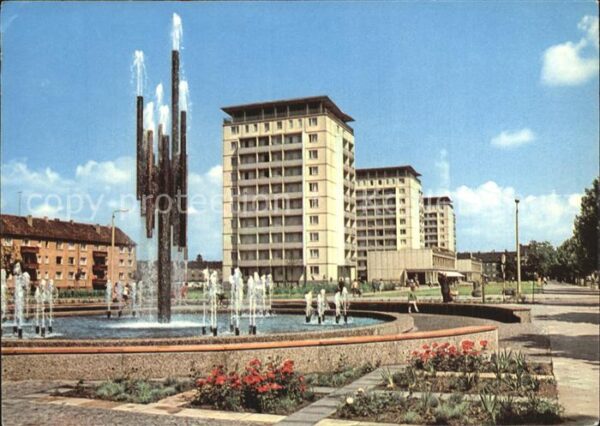 Halle Saale Chemiebrunnen und Hochhäuser in der Len