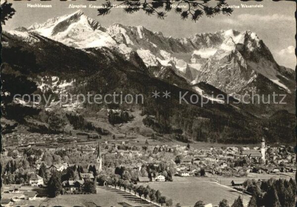 Garmisch-Partenkirchen Panorama gegen Zugspitzgruppe