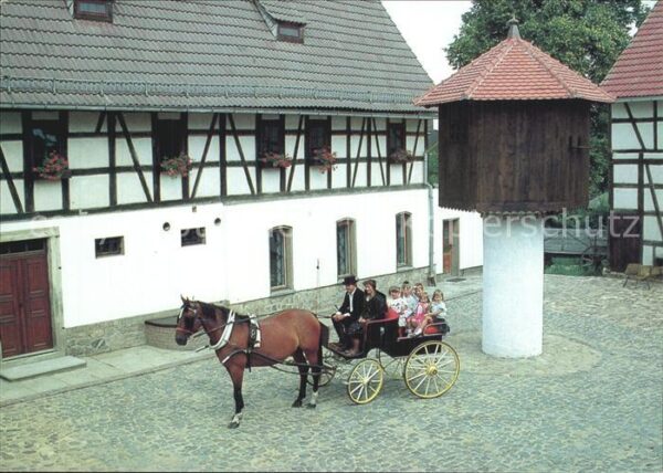 Wyhra Neukirchen Volkskundemuseum Hofansicht Pferdekutsc