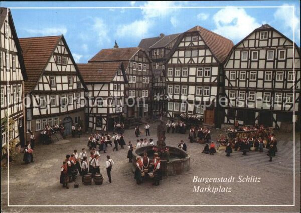 Schlitz Marktplatz Brunnen Fachwerkhäuser