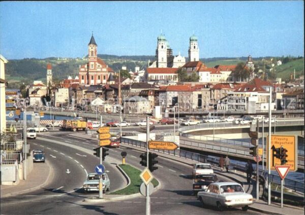 Passau Schanzelbrücke mit Altstadt und Donau