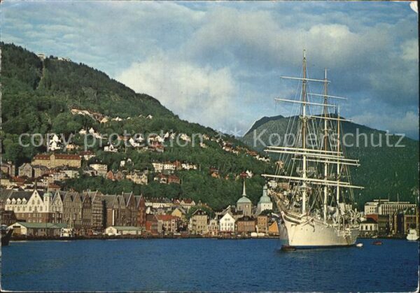 Bergen Norwegen Skoleskipet Statsrad Lehmkuhl til anker