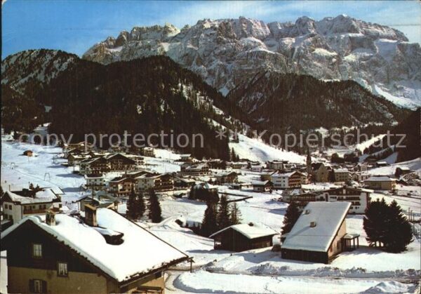 Wolkenstein Groeden mit Sella Gruppe