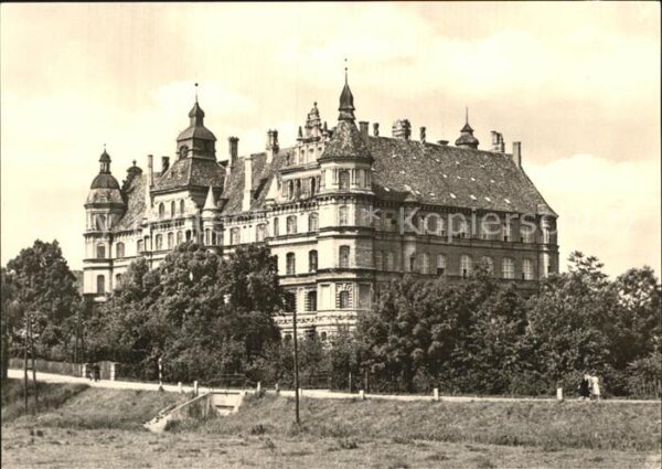Guestrow Mecklenburg Vorpommern Schloss Feierabendheim Kreisbibliothek