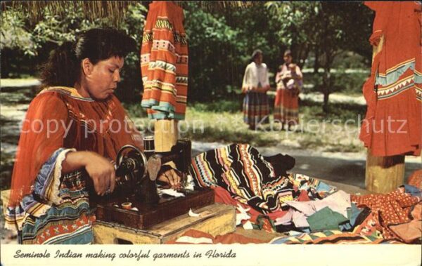 Naehmaschine Seminole Indian making colorful Garment