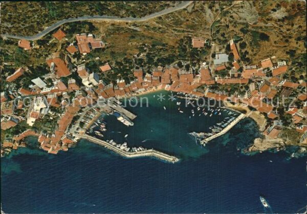Isola del Giglio Fliegeraufnahme mit Hafen