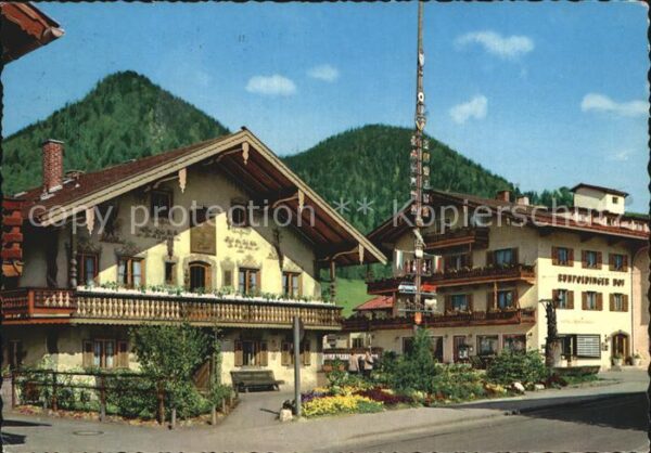 Ruhpolding Dorfplatz Maibaum Maibrunnen