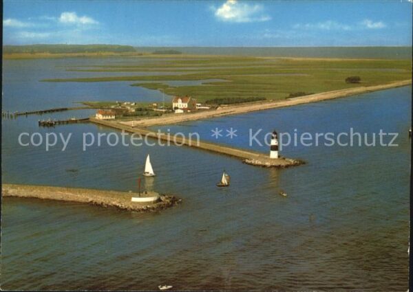 Schleimuende Fliegeraufnahme mit Leuchtturm