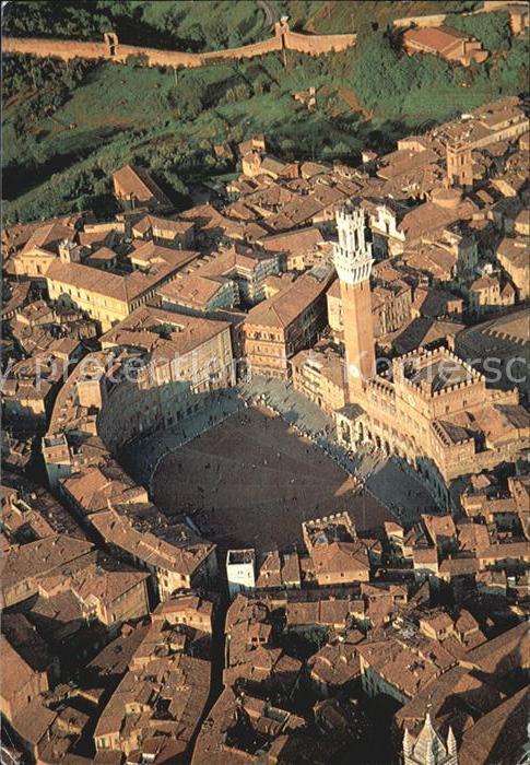 Siena Fliegeraufnahme Piazza del Campo e Pala