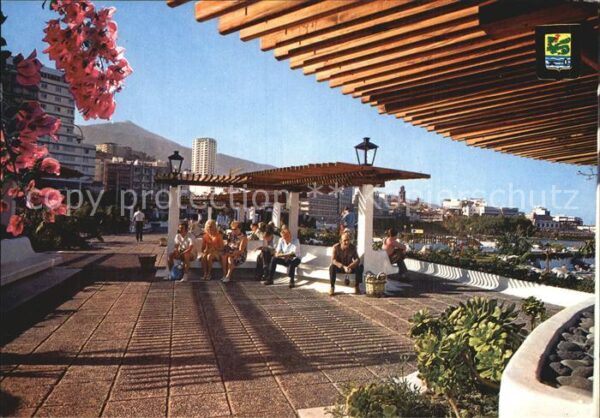Puerto de la Cruz Paseo de la Avenida de Colon
