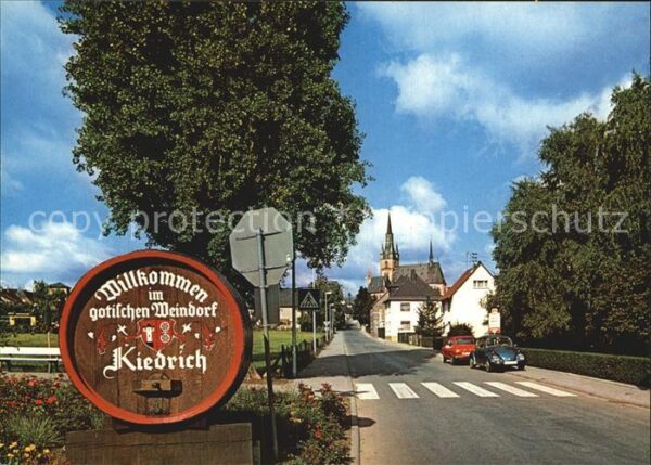 Kiedrich Strassenpartie Weinfass Kirche