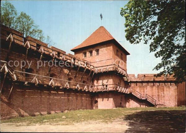 Frombork Gotyckie mury obronne i Wieza Kopernika