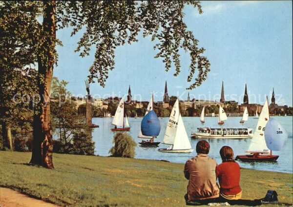 Hamburg Aussenalster mit Stadtpanorama