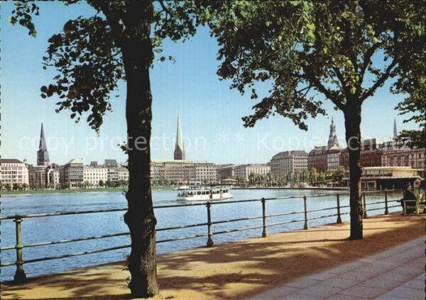 Hamburg Binnenalster mit City