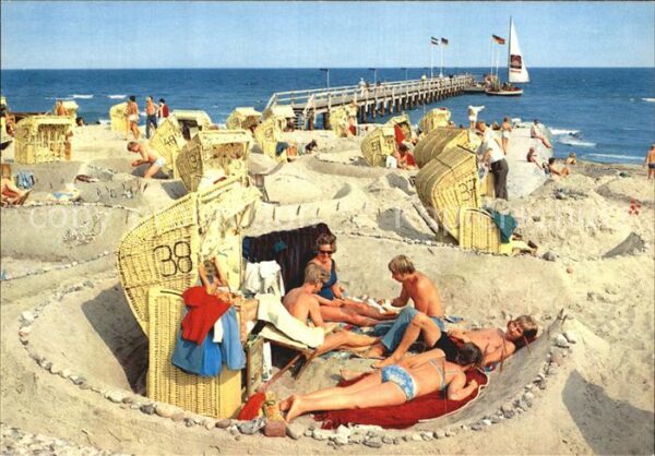 Haffkrug Ostseebad Strandleben an der Seebrücke