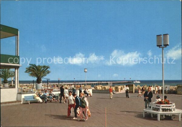 Groemitz Ostseebad Seepromenade mit Seebrücke