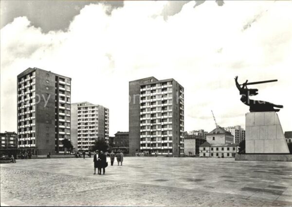 Warszawa Plac Teatralny mit Skulptur