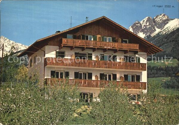Dorf Tirol Garni Somvi
