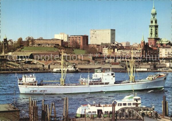 Schiffe Ships Navires Hamburg Hafen St. Michaeliskirche