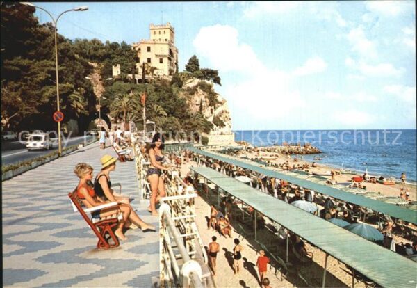 Finale Ligure La spiaggia di levante ed il Castellett