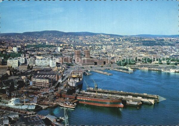 Oslo Norwegen The Harbour and the Town Hall