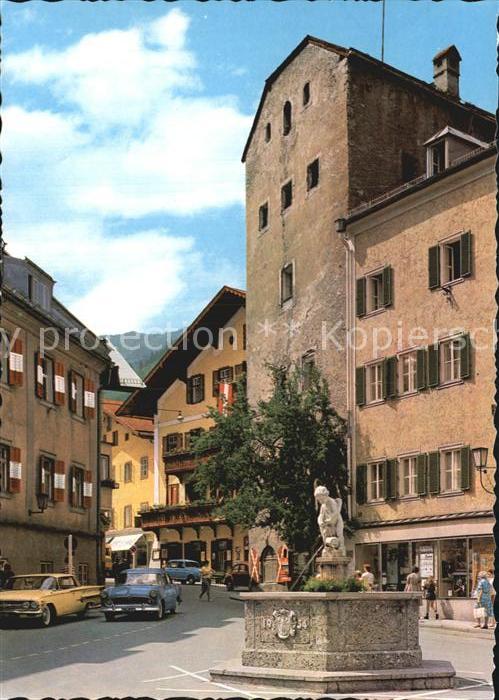 Zell See Hauptplatz mit Brunnen