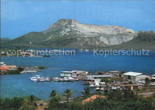 Curacao Niederlaendische Antillen Spanish water with Tafelberg