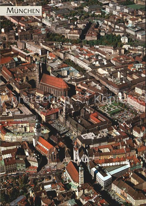 Muenchen Stadtzentrum Rathaus Marienplatz Pfarrk