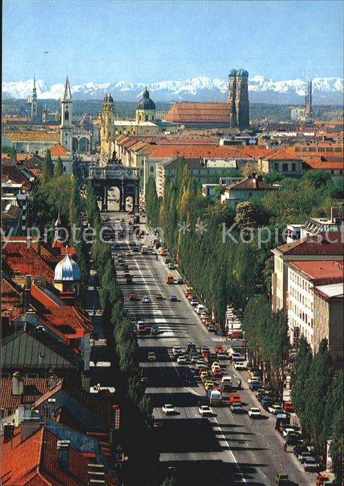 Muenchen Stadtblick mit Alpenkette Zugspitze
