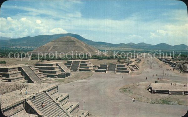 San Juan Teotihuacan Plaza de la Luna Calzada Pyramide
