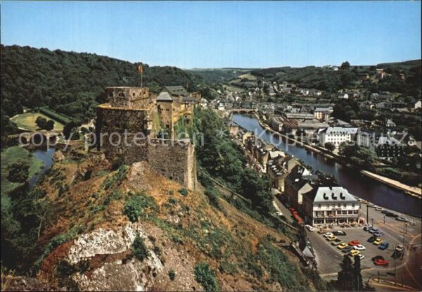 Bouillon Wallonne Partie am Fluss mit Burg
