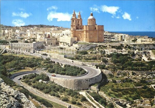 Mellieha mit Kirche Fliegeraufnahme