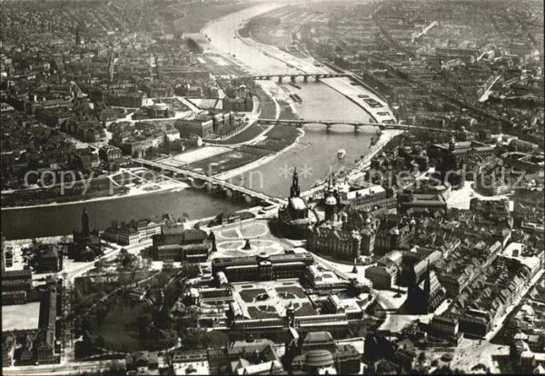 Dresden Fliegeraufnahme Brückenpartie