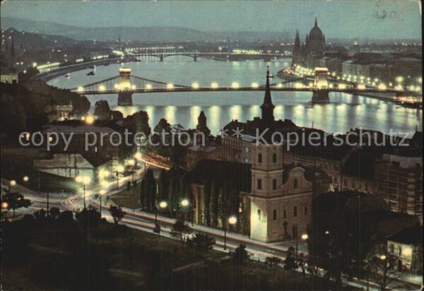 Budapest Blick von Buda auf Donaubrücken bei Nac