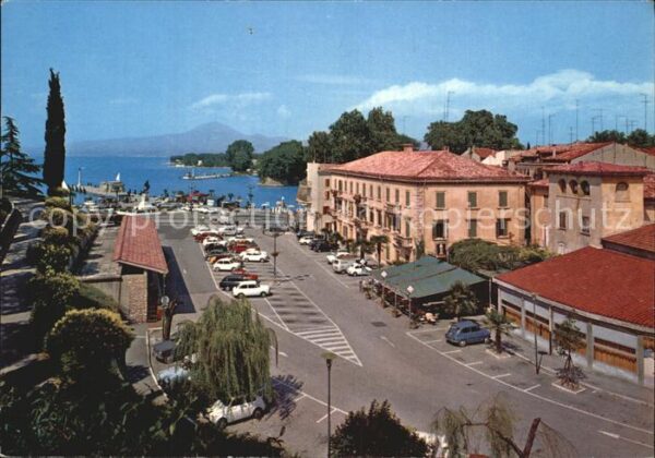 Peschiera del Garda Strassenpartie mit See