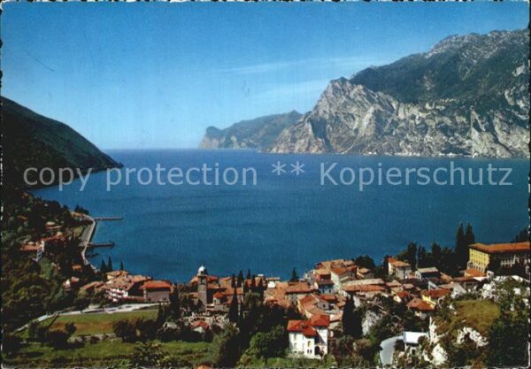 Torbole Lago di Garda Fliegeraufnahme mit See