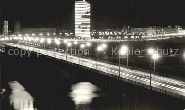 Tschechische Republik Belehrad Brückenpartie bei Nacht