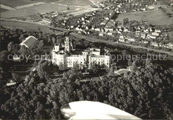 Hluboka Vltavou Fliegeraufnahme mit Schloss