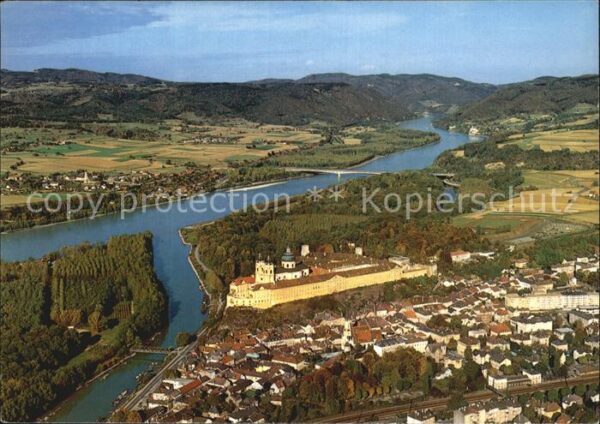 Schoenbuehel-Aggsbach Fliegeraufnahme Wachau mit Schloß und K