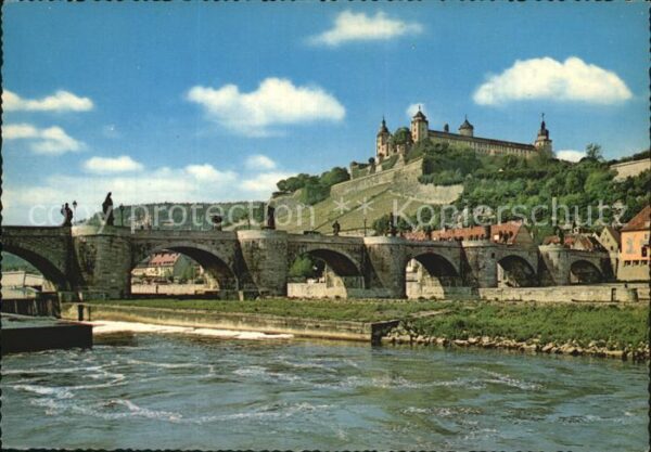 Wuerzburg alte Mainbrücke und Festung Marienberg
