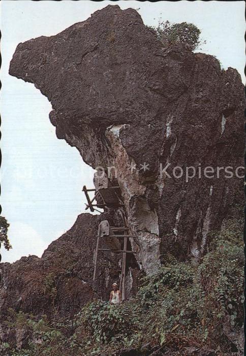 Tod Centuries Old Hanging Tombs Buntao Tana
