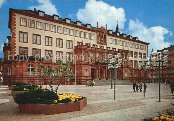 Wiesbaden Schloßplatz Rathaus
