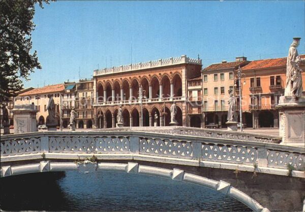 Padova Prato della Valle mit der Loggia Amuela