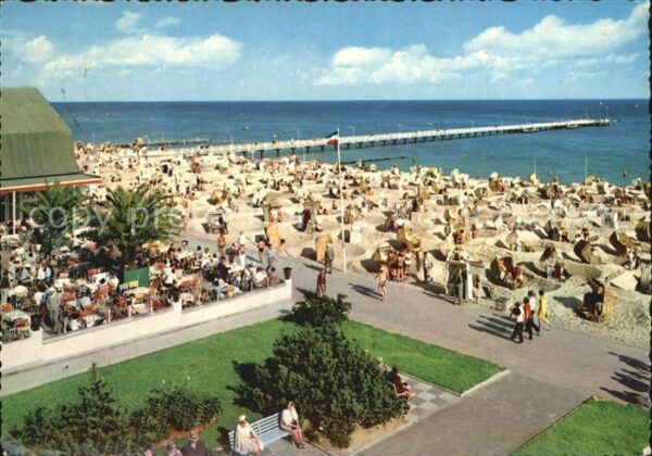 Groemitz Ostseebad Strandpartie mit Seebrücke