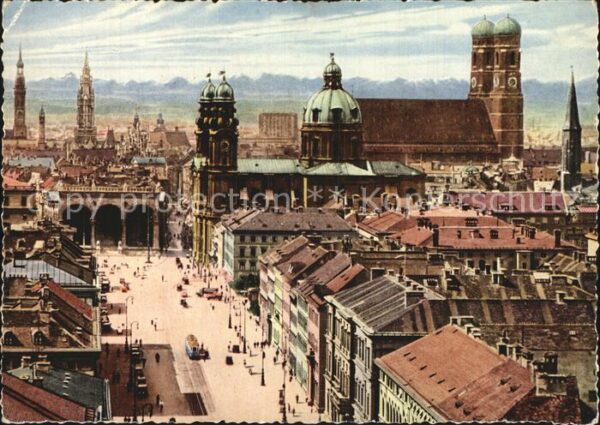 Muenchen Odeonsplatz Theatinerkirche Dom